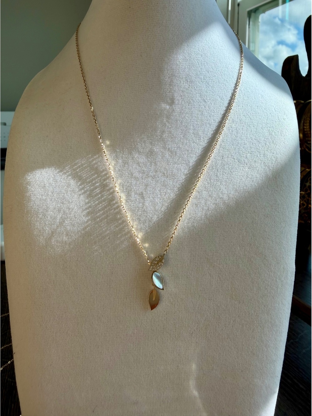 Non-Tarnish 18K Gold Plated Pearl Leaf Necklace